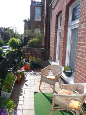 			3 Bedroom, 1 bath, 1 reception Flat			 Compayne Gardens, WEST HAMPSTEAD